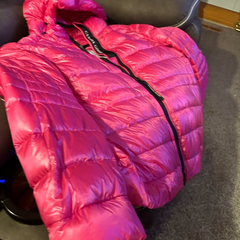 Canada Goose Hoody Packable jacket.   Less than one year old. Perfect condition